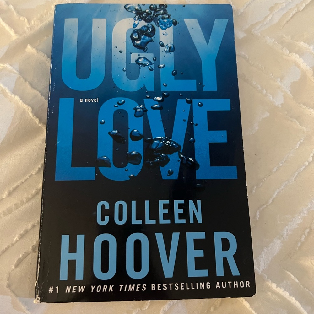 Colleen Hoover Book - Ugly Love